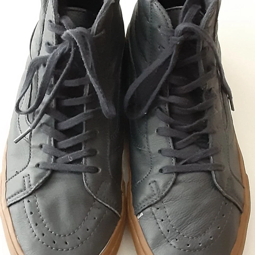 Vans van dark